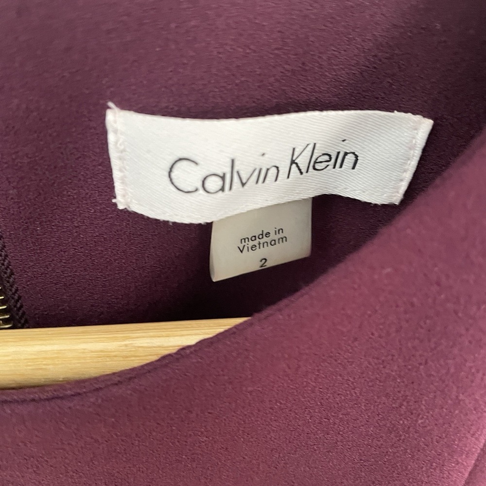 Calvin Klein Womens Plum Purple Sleeveless Sheath Dress Gold Zipper Size 2 - Picture 3 of 5